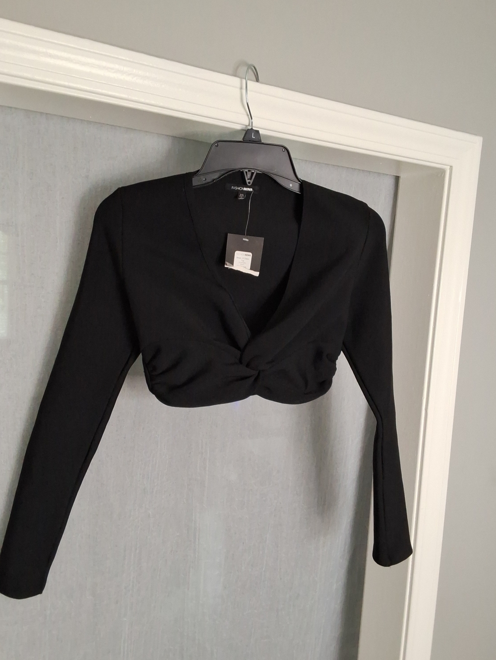 Fashion Nova Black Long-Sleeve Twist Crop Top